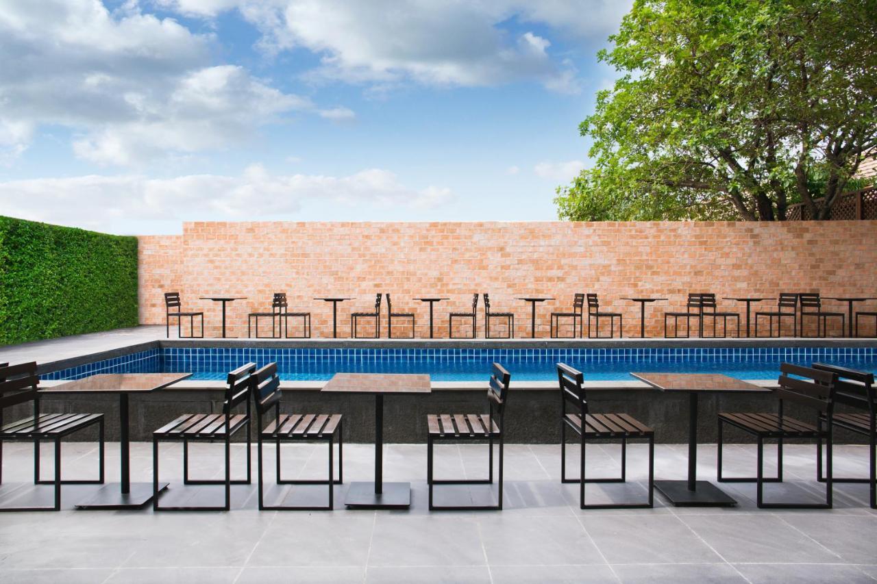 Theorie Hotel Sukhumvit By Slh - Sha Extra Plus Szamutprakan Kültér fotó